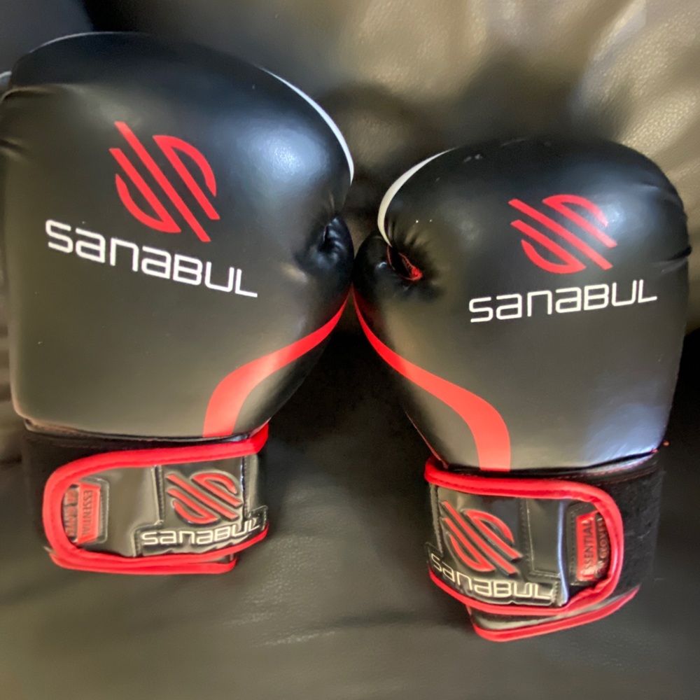 Sanabul boxing gloves. 10 oz. Unisex.